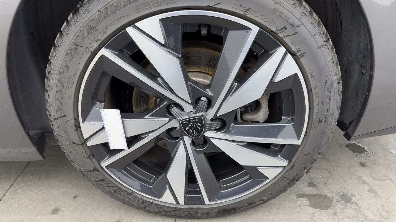 Peugeot 308 SW PHEV 180 e-EAT8 — photo 39