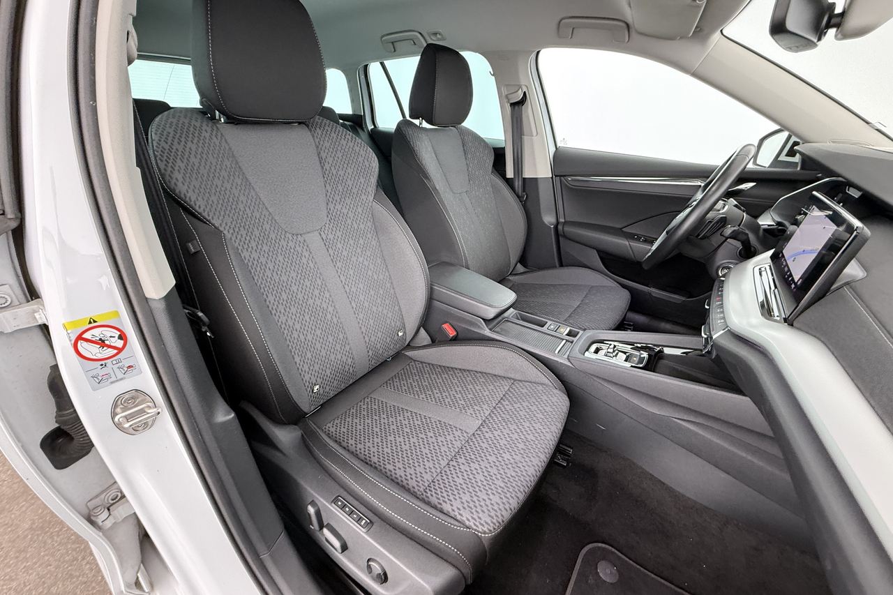 Skoda Octavia Combi — photo 14