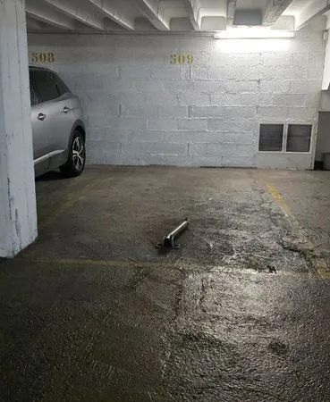Grand Parking à louer rue de Montevideo Paris 16