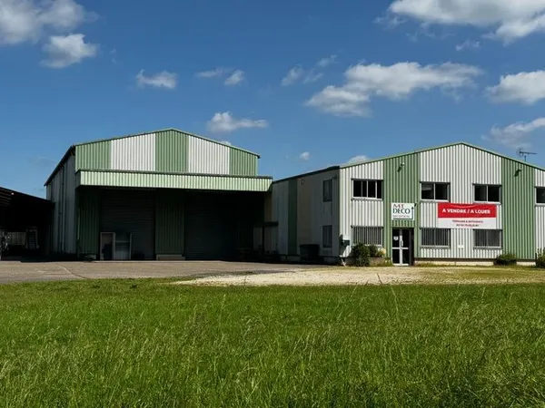Entrepôt avec bureaux, quais et accès poids lourds - Varennes-Changy