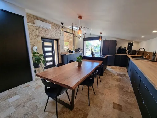 Maison en pierre entièrement rénovée proche Bordeaux
