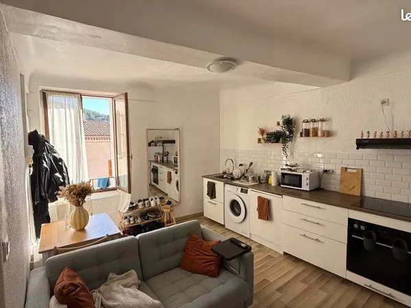 À VENDRE - STUDIO 27 m² À SOLLIÈS-TOUCAS