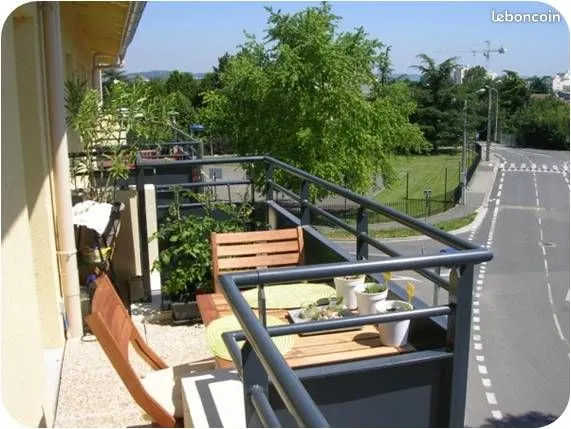 Loue T2 climatisé Vaulx en velin (La Rize)