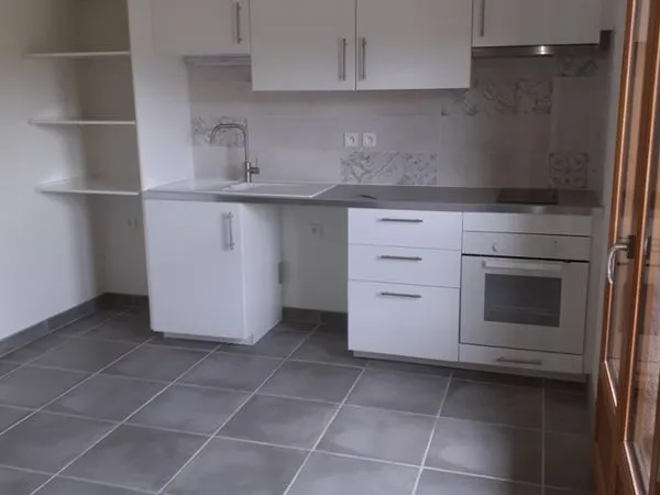 Petit duplex a louer