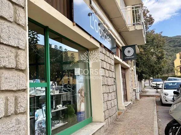 Local commercial, opticien 42 m² Sartène