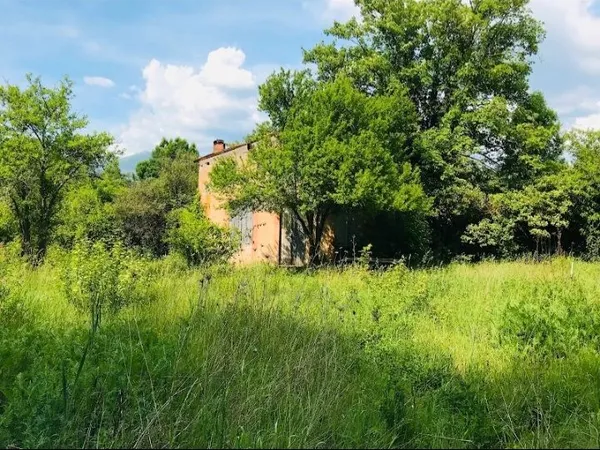 Cabanon et terrain jardins du Perrier Die