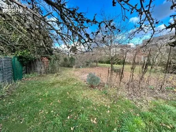 Terrain 832 m²
