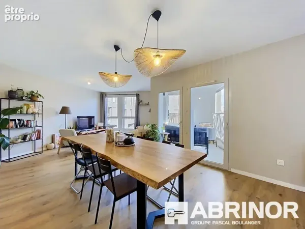 Lille Wazemmes - Superbe appartement T4 de 91 m² avec terrasse et parking