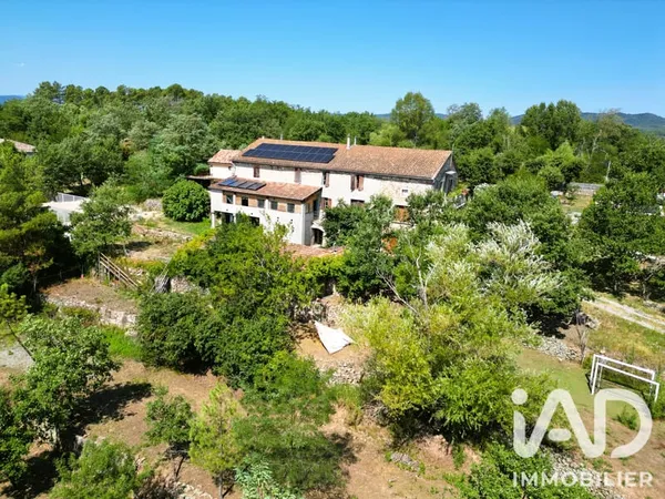 Maison 12 pièces 240 m²