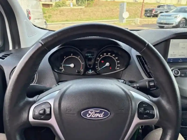 Ford Transit Courier fourgonnette 1.5 tdci 100ch stop&amp;start trend — photo 7