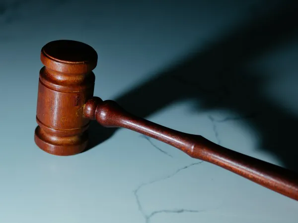 La saisie immobilière : commandement de payer, audience d'orientation, vente amiable ou adjudication — le guide 2026