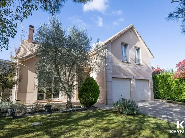 Élégante maison familiale Kaufman & Broad de 160 m² avec piscine chauffée - Mobilier intérieur et ex