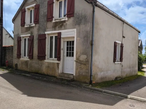 Maison 80 M2 à rafraîchir.
