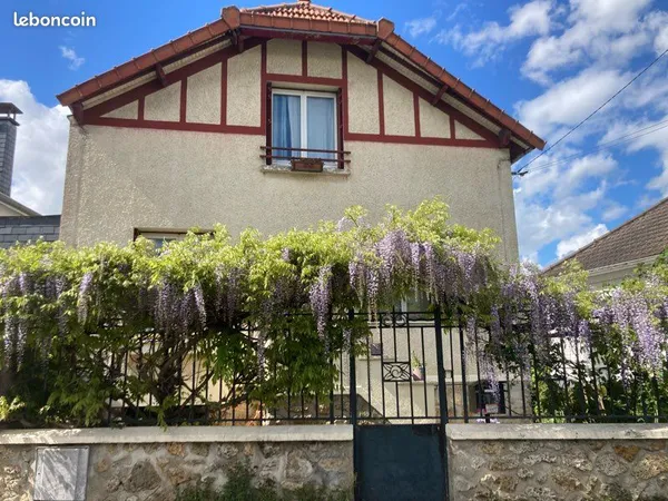 Maison de caractère de 105 m² avec jardin et dépendances - Nagis