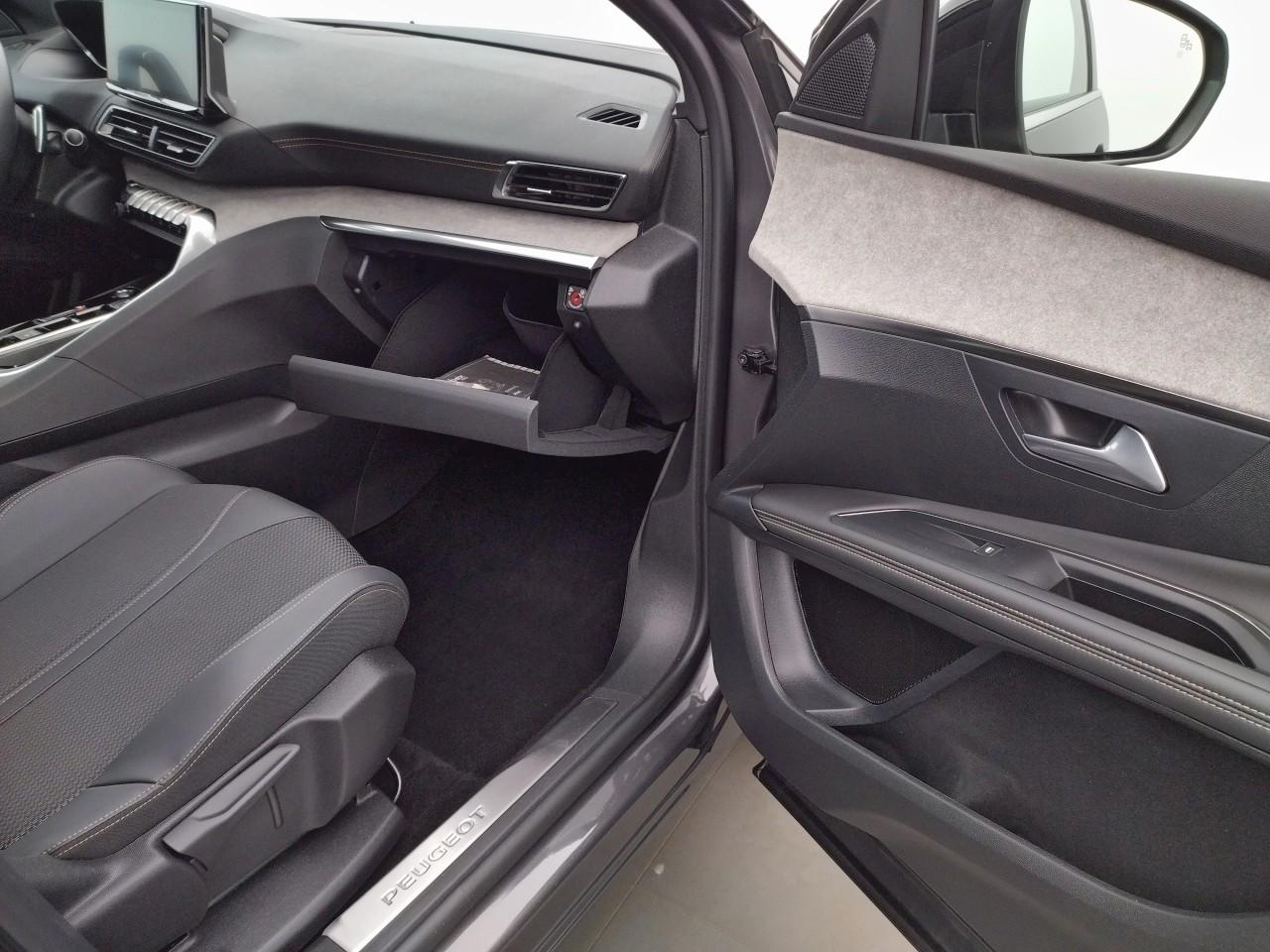Peugeot 3008 puretech 130ch s&s eat8 gt — photo 26