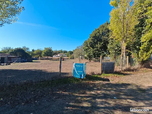 Terrain 600 m² BORDS
