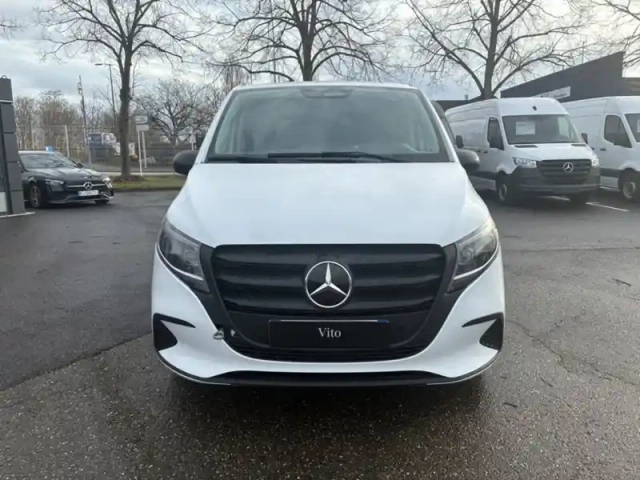 Mercedes Vito 114 cdi fourgon long 136ch bva — photo 9