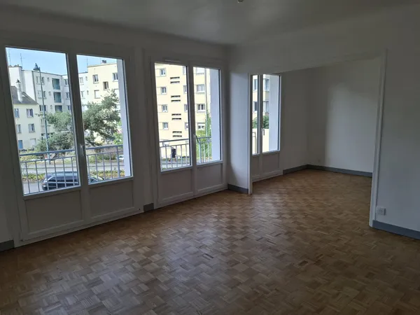 À louer quartier Saint `Hélier T3 de 73m2 rénové avec garage fermé