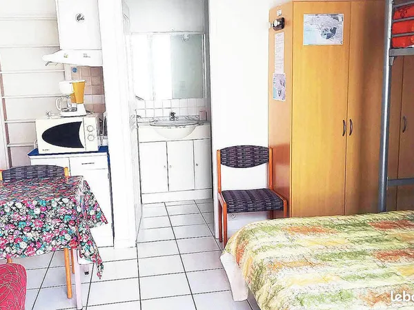 APPARTEMENT MEUBLÉ DISPO DE SUITE - TOUT COMPRIS - TERRASSE 20 m² - PARKING PRIVÉ - AYTRÉ / LA ROCHE