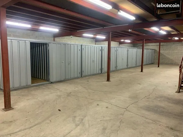 Location Box entrepots containers espace de stockage garde meuble