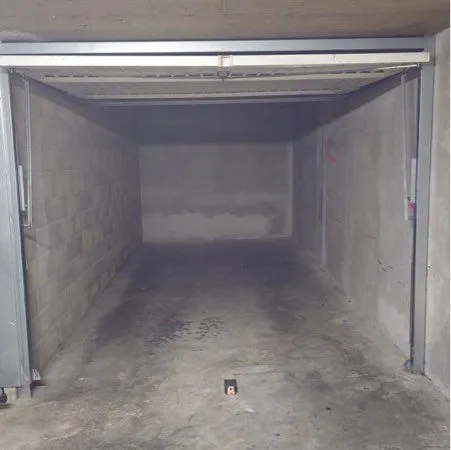 Box à louer 13008