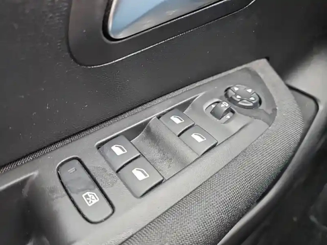 Peugeot 208 puretech 100 s&amp;s bvm6 — photo 20