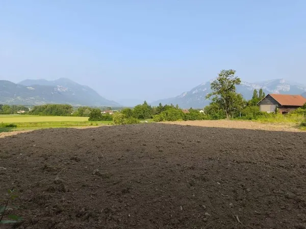 Terrain constructible 740 m²