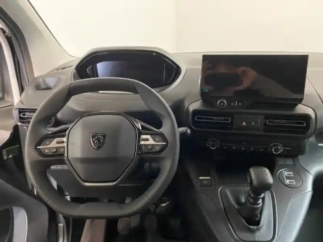 Peugeot Partner m diesel 100ch pack premium connect — photo 9