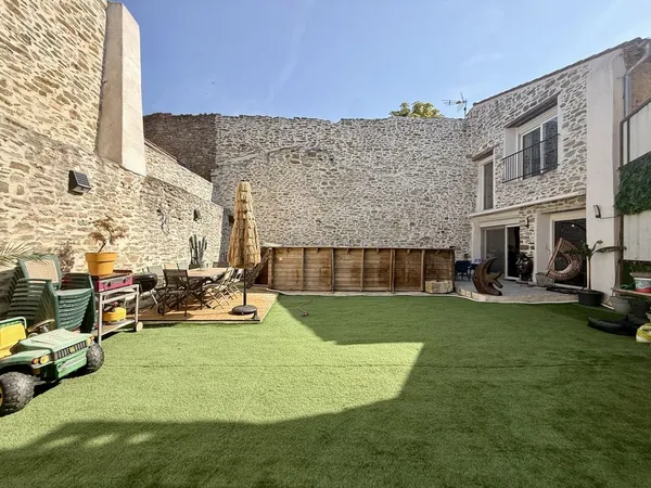 Loft de village de 170 m² avec jardin et piscine