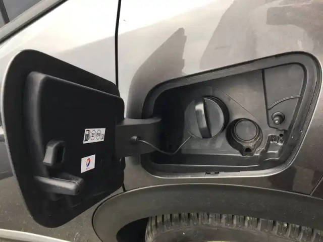 Peugeot 2008 puretech 130 s&amp;s bvm6 — photo 24