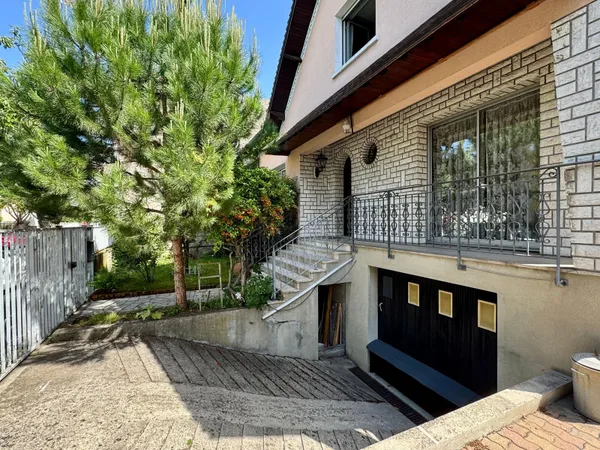 Maison 6 pièces 230 m²