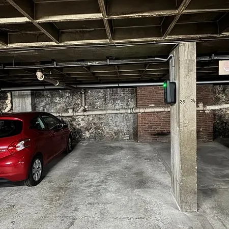 Parking avec borne de recharge - à 100 m de la Gare de Lyon