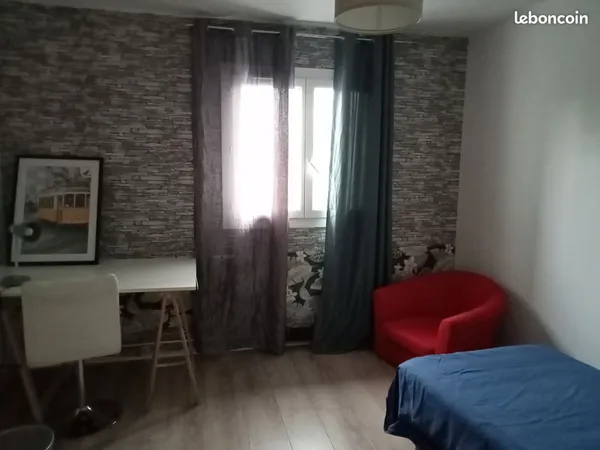 Chambre meublee