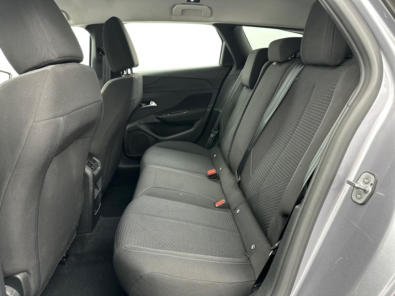 Peugeot 308 sw puretech 130ch s&s eat8 active pack — photo 12