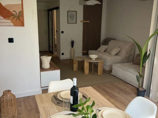 Rare à l'année - grand t2 t2 meublé avec jardin de 50 m² et piscine