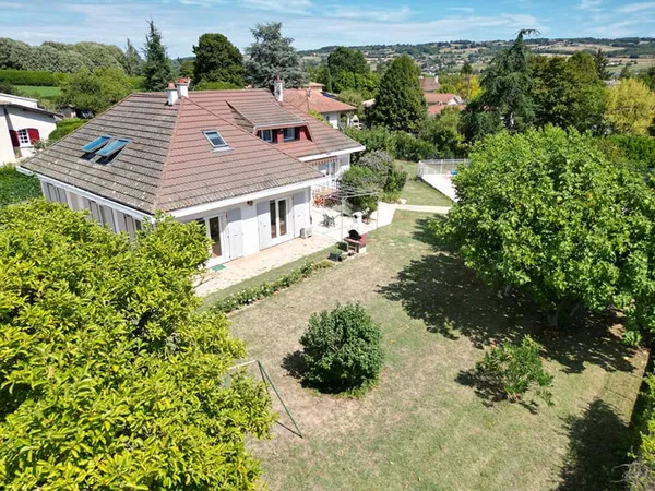 Maison 8 pièces 238 m²