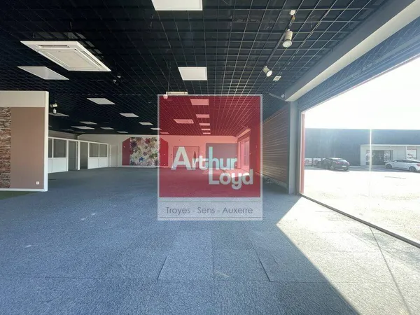 Local commercial 392 m²