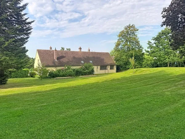 Vends maison - 237 m² - 11 pièces, 8 chambres - Tourouvre Au Perche 61190