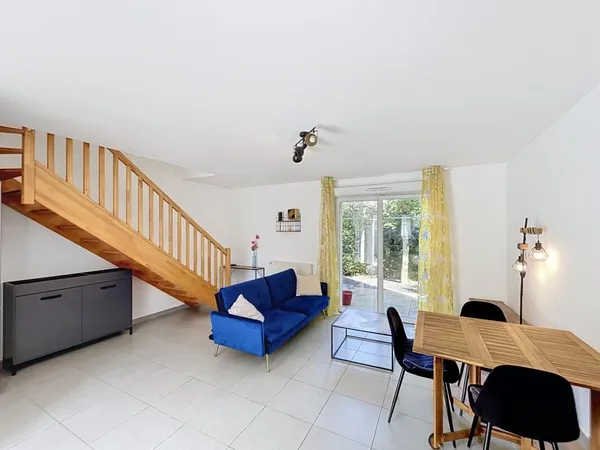MAISON MEUBLEE AVEC JARDIN