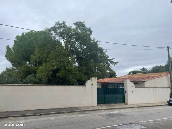 TERRAIN CONSTRUCTIBLE DE 800m2 Route de Beaucaire à Nimes