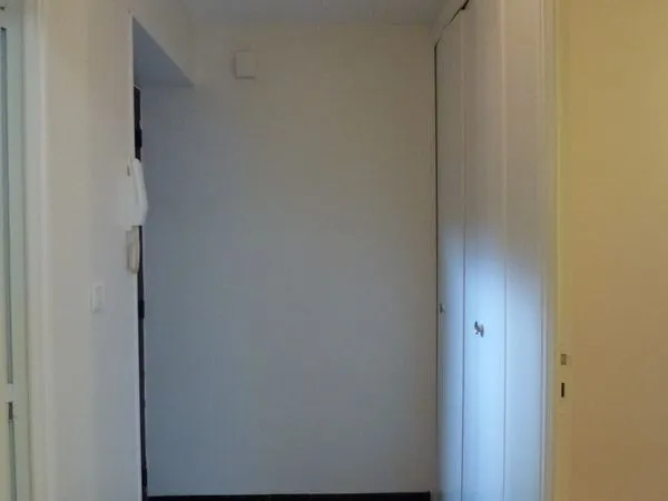 Loue T2 Centre ville 1er étage après travaux