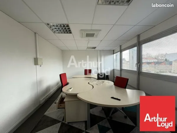 BUREAUX 76 m² NIORT