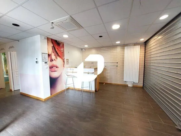 Local commercial 105 m²
