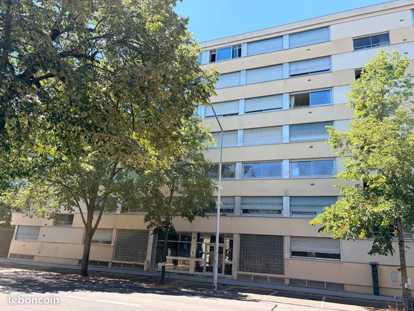 Appartement 50 m² Complètement rénové avec parking sécurisé