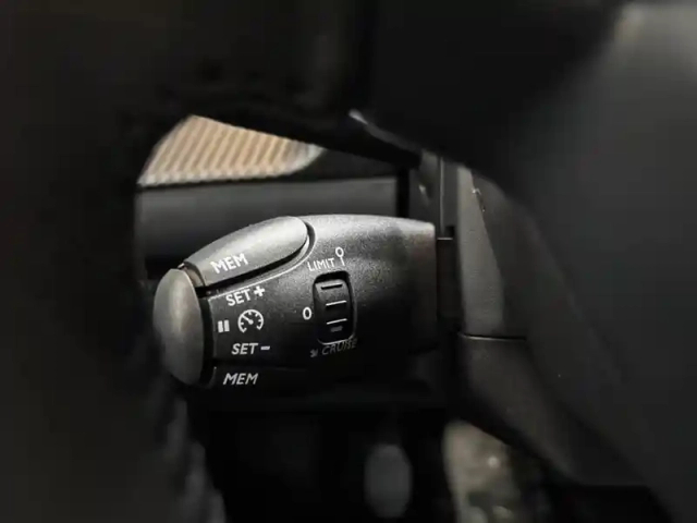 Peugeot 2008 100 s&amp;s bvm6 — photo 35