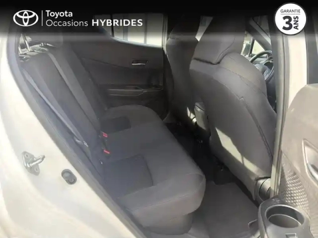 Toyota C-Hr 122h dynamic 2wd e-cvt my22 — photo 7