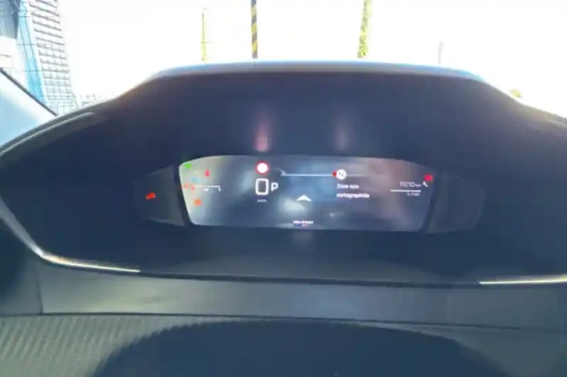 Peugeot 208 hybrid 100 e-dcs6 — photo 14