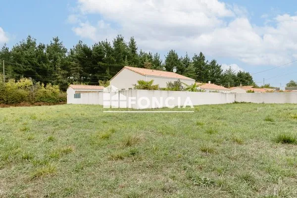 Terrain 767 m²