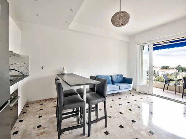 T3 meublé climatisé, vue mer & terrasse - 7 min mer - Campus Carlone