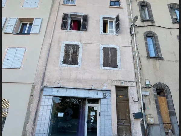 Local commercial à louer - 39 m² - 10 place des martyrs Thiers (63300)